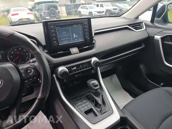 2019 Toyota RAV4 LE – miniatura 10