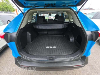 2019 Toyota RAV4 LE – miniatura 14