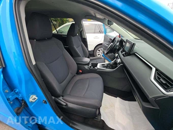 2019 Toyota RAV4 LE – miniatura 18