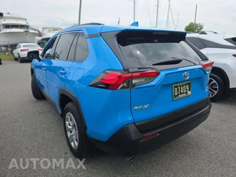2019 Toyota RAV4 LE – miniatura 2