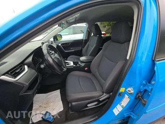 2019 Toyota RAV4 LE – miniatura 6