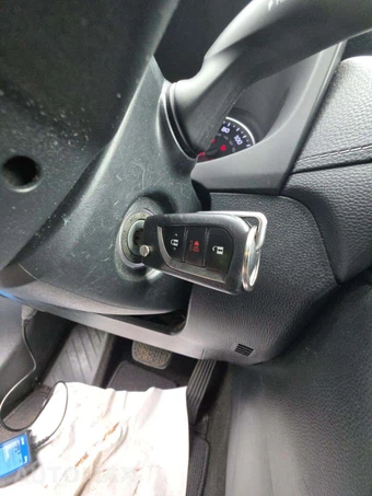 2019 Toyota RAV4 LE – miniatura 8