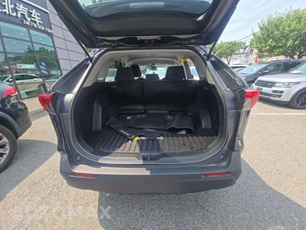 2019 Toyota RAV4 LE - miniatura 14