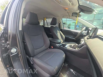 2019 Toyota RAV4 LE - miniatura 18