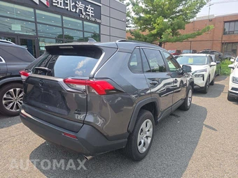 2019 Toyota RAV4 LE - miniatura 3