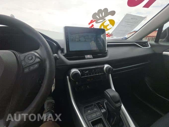 2019 Toyota RAV4 LE – miniatura 10