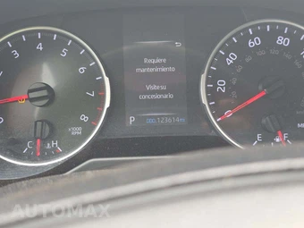 2019 Toyota RAV4 LE – miniatura 9