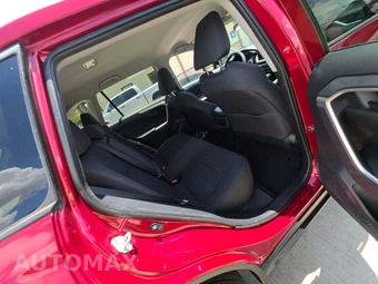 2019 Toyota RAV4 LE - miniatura 13