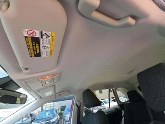 2019 Toyota RAV4 LE - miniatura 8