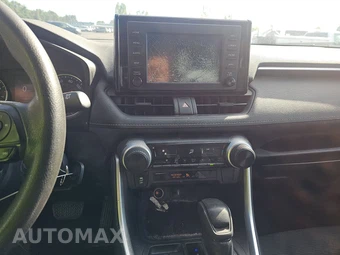 2019 Toyota RAV4 LE – miniatura 11