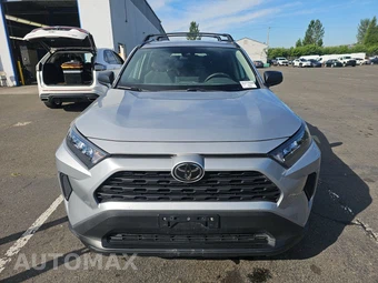 2019 Toyota RAV4 LE – miniatura 2