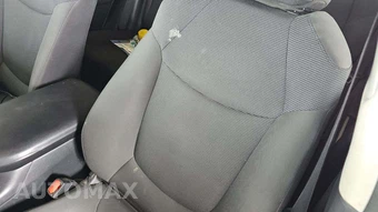 2019 Toyota RAV4 LE – miniatura 23