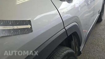 2019 Toyota RAV4 LE – miniatura 32