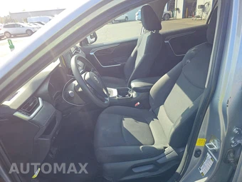 2019 Toyota RAV4 LE – miniatura 7