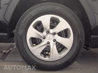 2019 Toyota RAV4 LE – miniatura 10
