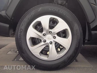 2019 Toyota RAV4 LE – miniatura 11