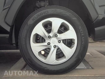2019 Toyota RAV4 LE – miniatura 12