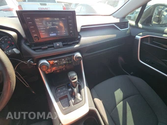 2019 Toyota RAV4 LE – miniatura 17