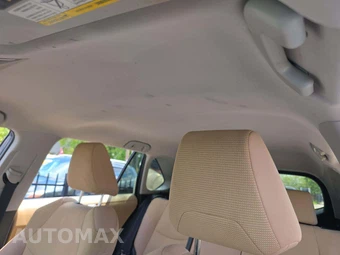 2019 Toyota RAV4 LE - miniatura 11