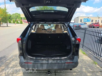 2019 Toyota RAV4 LE - miniatura 14