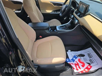 2019 Toyota RAV4 LE - miniatura 18