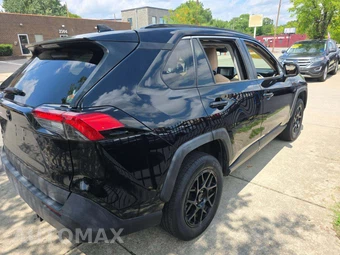 2019 Toyota RAV4 LE - miniatura 3
