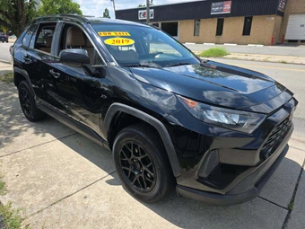 2019 Toyota RAV4 LE - miniatura 4