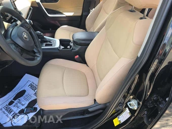 2019 Toyota RAV4 LE - miniatura 6