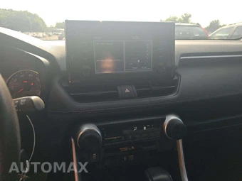 2019 Toyota RAV4 LE – miniatura 10