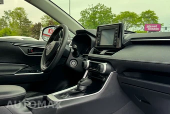 2019 Toyota RAV4 LE - miniatura 12