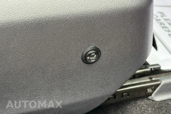 2019 Toyota RAV4 LE - miniatura 13
