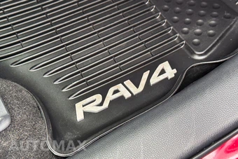 2019 Toyota RAV4 LE - miniatura 14