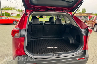 2019 Toyota RAV4 LE - miniatura 18