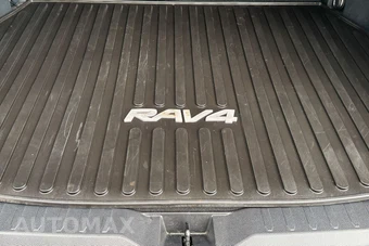 2019 Toyota RAV4 LE - miniatura 19