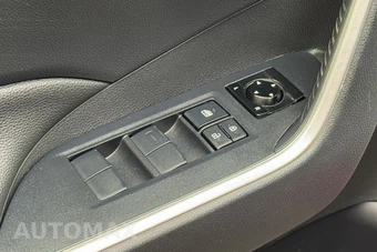 2019 Toyota RAV4 LE - miniatura 25