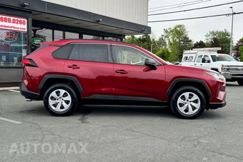2019 Toyota RAV4 LE - miniatura 3