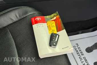 2019 Toyota RAV4 LE - miniatura 33