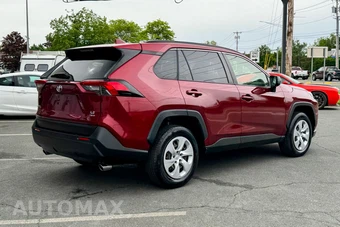 2019 Toyota RAV4 LE - miniatura 4