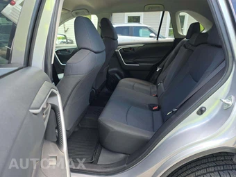 2019 Toyota RAV4 LE – miniatura 10