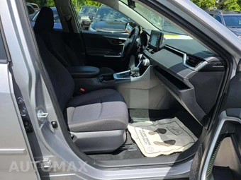2019 Toyota RAV4 LE – miniatura 15