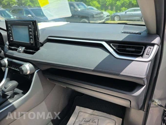 2019 Toyota RAV4 LE – miniatura 16