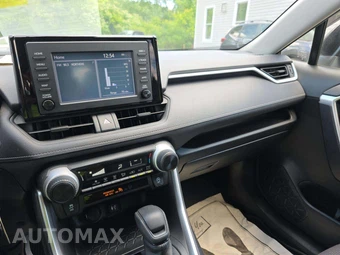 2019 Toyota RAV4 LE – miniatura 7
