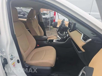 2019 Toyota RAV4 LE - miniatura 18