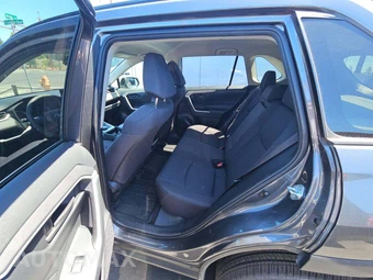 2019 Toyota RAV4 LE - miniatura 13