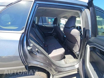 2019 Toyota RAV4 LE - miniatura 16