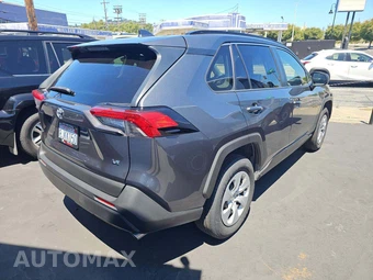 2019 Toyota RAV4 LE - miniatura 3