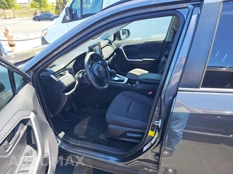 2019 Toyota RAV4 LE - miniatura 6