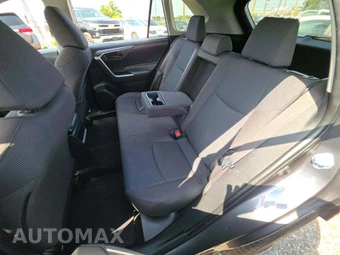 2019 Toyota RAV4 LE – miniatura 13