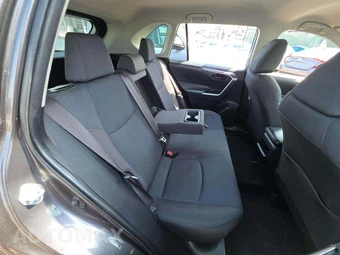2019 Toyota RAV4 LE – miniatura 16
