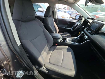 2019 Toyota RAV4 LE – miniatura 18